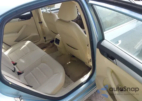 2013 Volkswagen Passat 2.5L Se from USA, damaged, VIN 1VWBP7A38DC117333